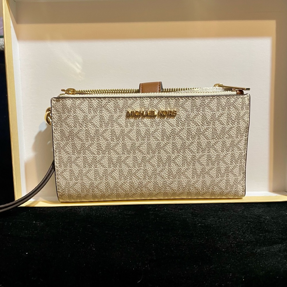 🩷Michael Kors wallet/wristlet🩷